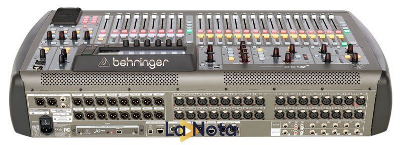 Микшерный пульт Behringer X32