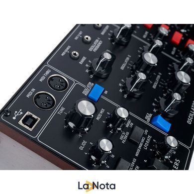Аналоговый синтезатор Behringer Model D, Черный