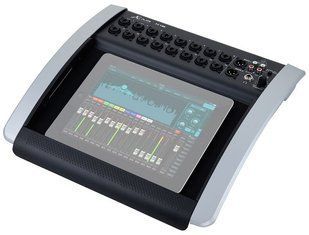 Мікшерний пульт Behringer X18