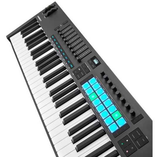 MIDI-клавиатура Novation Launchkey 61 MK4 купить в интернет