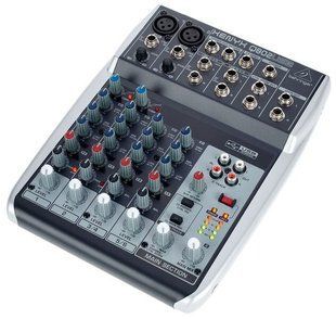 Микшерный пульт Behringer Xenyx Q802USB