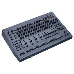 Драм машина Roland TR-1000