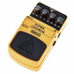 Гітарна педаль Behringer UC200