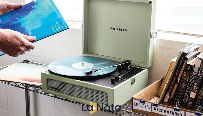 Проигрыватель виниловых дисков Crosley Voyager Sage