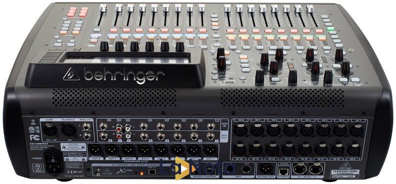 Микшерный пульт Behringer X32 Compact